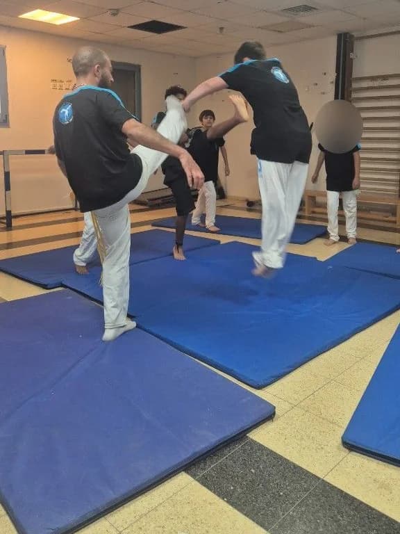 אסף בשיעור קפוארה